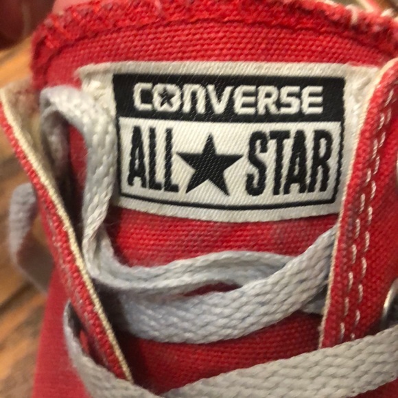 Red low top converse - Picture 4 of 6